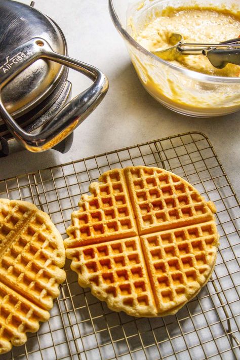 The Best Cornmeal Waffles Recipe - Sweetphi Yeasted Waffles, Cornmeal Waffles, Best Waffle Maker, Mini Waffle Maker, Cheese Waffles, Waffle Irons, Waffles Easy, Crispy Waffle, Belgian Waffle Maker