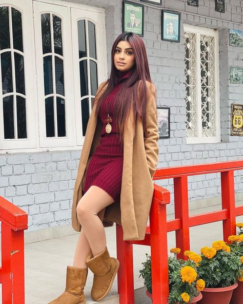 Dress For Kashmir Trip, Manali Winter Outfits, Kashmiri Winter Outfits, Winter Kurti Design, Trending Western Outfits Women, Honeymoon Outfits Winter, Outfits For Kashmir Trip, Outfits For Manali Trip, Winter Fashion Outfits Indian