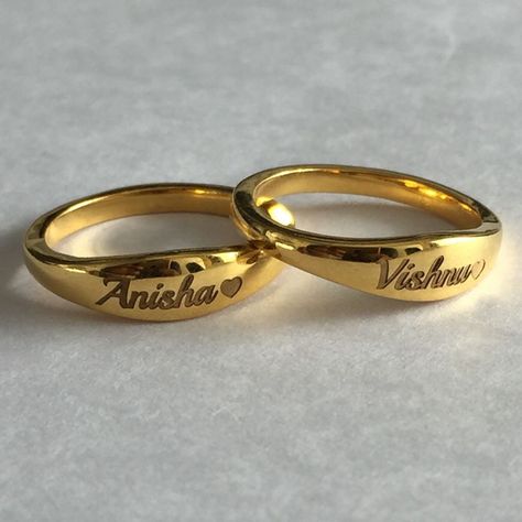 Engagement Rings Name Engraved, Wedding Rings Engagement Gold With Name, Name Couple Rings, Gold Ring With Name Engraved, Couple Rings With Names Engraved, Engagement Rings For Couple In Gold, Ring Designs Name, Couple Ring Engagement, Engagement Ring With Name Gold