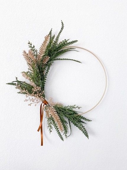 Easy DIY Boho Chunky Yarn Wreath - Joyful Derivatives Chunky Yarn Wreath, Cedar Wreath, Winter Wreath Diy, Ring Wreath, Boho Wreath, Balcony Bedroom, Christmas Wreaths Diy Easy, Yarn Wreath, Diy Boho