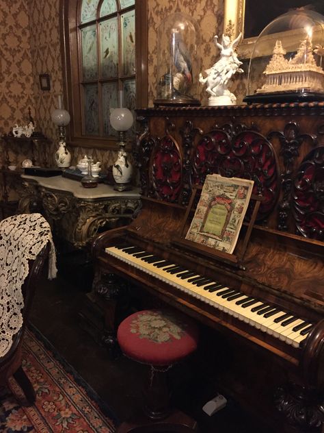 september 2019 old piano in museum Antique Piano Aesthetic, Old Museum Aesthetic, Old Victorian Houses Interior, Darren Core, Old Piano Aesthetic, Victorian Interior Design 19th Century, Old Timey Aesthetic, Gothic Piano, Victorian Piano