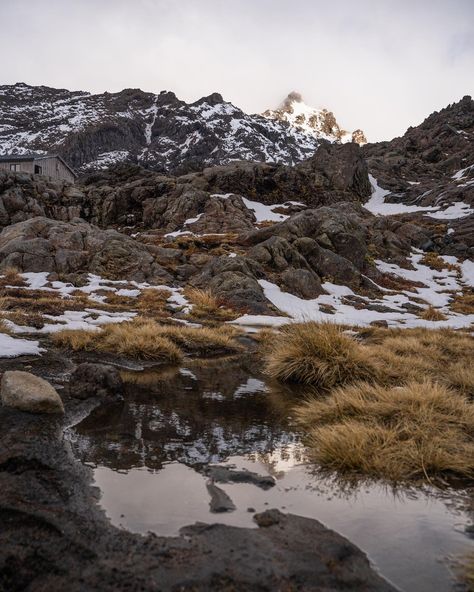 Another pic from our adventures down in Mt Ruapehu 🗻🏔️ #mountainphotography #landscapephotography #sunsetphotography Mt Ruapehu, Mountain Photography, Sunset Photography, Landscape Photography