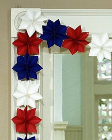 DIY MOMS – Red, White & Blue Red White And Blue Flowers, Martha Stewart Holiday, Do It Yourself Decoration, 17. Mai, Blue Crafts, White And Blue Flowers, Star Garland, Patriotic Crafts, Homemade Decor