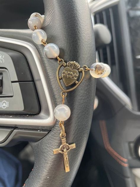 Girly Car Accessories, Car Deco, Cool Car Accessories, Girly Car, Dope Jewelry, Jewelry Lookbook, Christian Jewelry, Cute Cars, Dream Jewelry