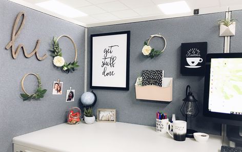 Cubicle Chic Scandinavian Cubicle Decor, Office Decor For Cubicle, Neutral Office Cubicle Decor, Decor For Cubicle Workspaces, Greenery In Office Spaces, Cubicle Decor Ideas Chic, Bank Teller Desk Decor, Shared Cubicle Decor, Office Decor Cubicle Workspaces