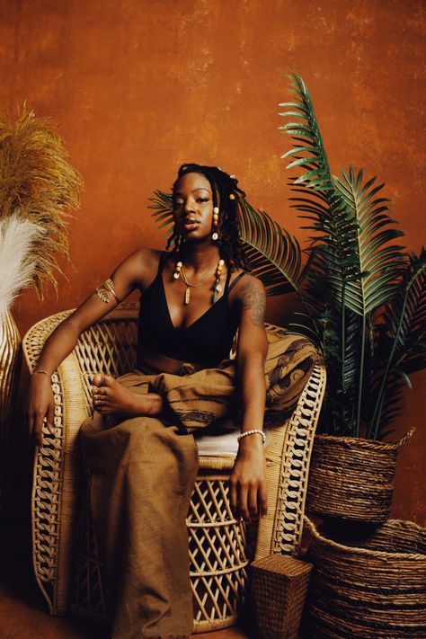 Boho Photoshoot Black Women, Neo Soul Aesthetic Outfits, Afro Bohemian Outfits, Earth Tone Photoshoot Black Women, Earthy Photoshoot Ideas, Earthy Birthday Photoshoot, Green And Brown Photoshoot, Boho Looks Black Women, Free Spirit Black Women