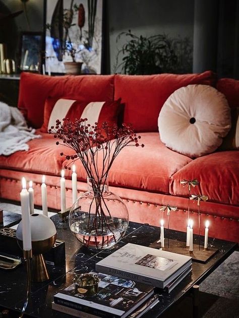 Pantone Living Coral - the Pantone colour of the year for 2019.  Se how to use this gorgeous orange/pink colour in your home Fireplace Decor Candles, Coral Sofa, Coral Home Decor, Eclectic Chic, Red Couch, Candles In Fireplace, Cosy Living, Bohemian Eclectic, Living Coral