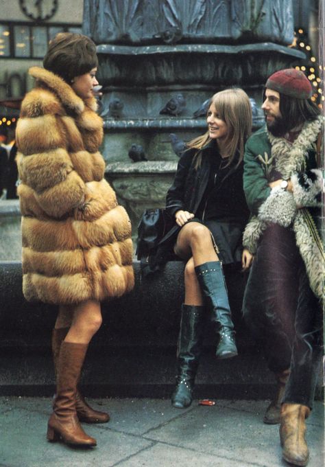 Winter 60s Fashion, Paris Night Outfit Winter, 70s Cold Weather Outfits, Retro Winter Aesthetic, 70s Fur Coat Outfit, 60s Winter Outfits, 70s Winter Outfits, 60s Fashion Aesthetic, 70s Animal Print