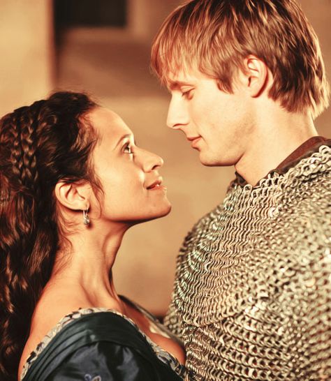 Arthur and Guinevere Pendragon King Arthur Merlin, Arthur And Guinevere, Prince Arthur, Merlin Series, Merlin Cast, Aging Backwards, British Tv Series, Arthurian Legend, Arthur Pendragon