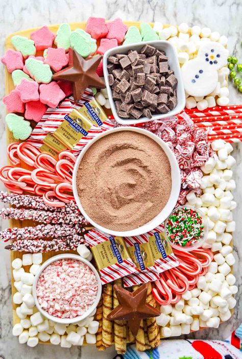 Hot Chocolate Platter, Hot Chocolate Charcuterie Board Ideas, Hot Cocoa Charcuterie Board, Hot Chocolate Board, Hot Chocolate Charcuterie Board, Hot Chocolate Charcuterie, Cocoa Board, Chocolate Charcuterie Board, Chocolate Charcuterie