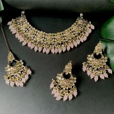 Stunning pink gold plated kundan jewellery #trending #jewelry #jewellery #indianwear #indianjewellery #velvura #womenfashion Trending Jewelry, Kundan Jewellery, Indian Jewellery, Indian Wear, Pink Gold, Pink And Gold, Gold Plate, Plating, Gold