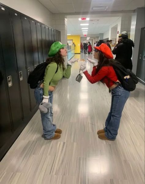 Mario And Luigi Poses, Luigi Cosplay Female, Diy Mario Halloween Costumes, Super Mario Brothers Costumes, Mickey Mouse Inspired Outfits, Mario And Luigi Makeup, Luigi And Mario Costume, Halloween Costumes Mario And Luigi, Mario And Luigi Costumes Women