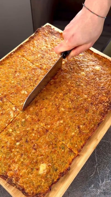 Veggie Pizza Crust, Tempeh Recipes Vegan, Keto Flatbread, Vegetable Flatbread, Frosty Recipe, Pizza Crust Recipe, Veggie Pizza, Baking Tray, Omelet