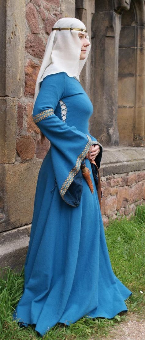 Veil and Circlet Medieval Bliaut, Bliaut Dress, 13th Century Clothing Women, 13th Century Dress, Medieval Veil, 12th Century Dress, 12th Century Clothing, 13th Century Clothing, Medieval Attire