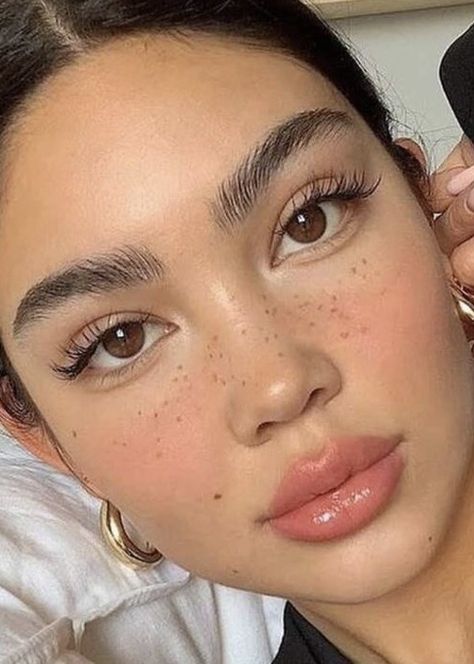 Thick Eyebrow Shapes, Round Eyebrows, Big Eyebrows, Eyebrows Goals, No Make Up Make Up Look, Fast Makeup, Full Eyebrows, Makeup Looks For Green Eyes, Arched Eyebrows