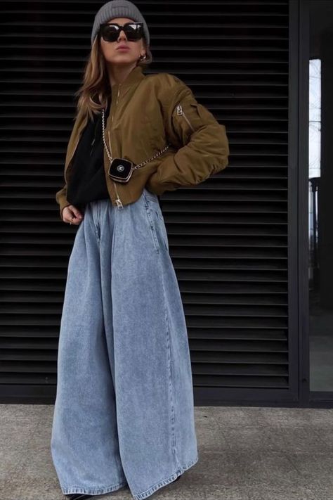 Argentinian Fashion, Wide Leg Outfits, Wide Leg Jeans Outfit Summer, Bored Drawing, Wide Leg Jeans Outfits, Vintage Wide Leg Jeans, Patch Pocket Jeans, Wide Leg Outfit, Wide Leg Jeans Outfit