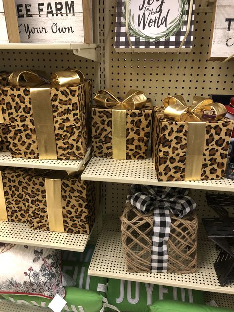 Leopard Print Christmas Tree Ideas, Cheetah Print Party Decorations, Cheetah Print Christmas Tree, Animal Print Christmas Decor, Leopard Print Christmas Tree, Animal Print Christmas Tree, Leopard Christmas Decor, Leopard Christmas Tree, Leapord Christmas Tree