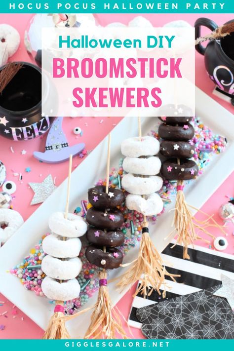 Donut Broomsticks. With Text Reading: DIY Broomstick Party Skewers for Halloween. Halloween Skewers, Diy Broomstick, Skewers Ideas, Party Skewers, Easy Halloween Party, Creative Party Ideas, Halloween Party Snacks, Party Snack, Chocolate Donuts