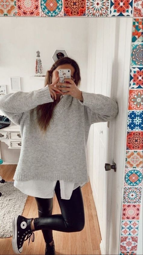 Sweater Over White Shirt, Black Converse, Grey Knit Sweater, Converse Sneakers, Fashion Mistakes, Outfit Inspo Fall, 10 Pounds, Mode Inspiration, Fall Winter Outfits