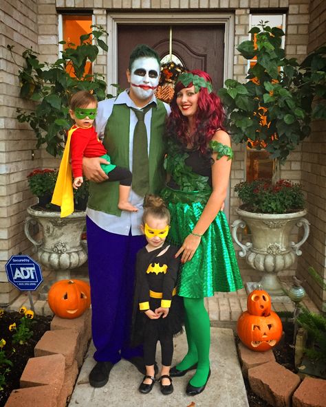 Family costumes, batman, robin, joker and poison ivy Family Batman Theme Costumes, Family Batman Costumes, Poison Ivy Family Costume, Batman Family Costumes, Diy Batman Costume, Batman And Robin Costume, Superman Halloween, Robin Halloween Costume, Superman Halloween Costume