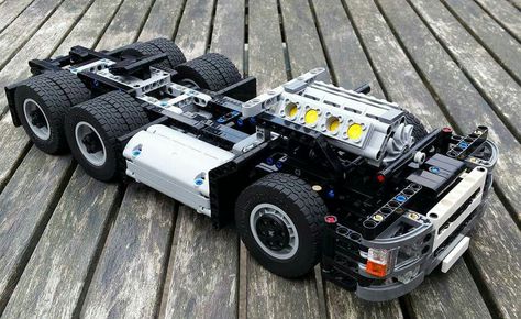 LEGO Truck Chassis Lego Crane, Lego Technic Truck, Lego Hobby, Lego Truck, Micro Lego, Lego Ship, Tonka Toys, Amazing Lego Creations, Lego Pictures