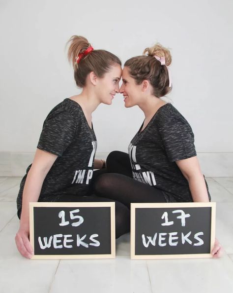 Sisters Pregnant Together Announcement, Besties Pregnant Together, Sister Pregnancy Pictures, Pregnant Best Friends Pictures, Pregnant Sisters Photoshoot, Bestie Pregnant, Two Pregnant Friends, Best Friends Pregnant Together, Sister Maternity Shoot