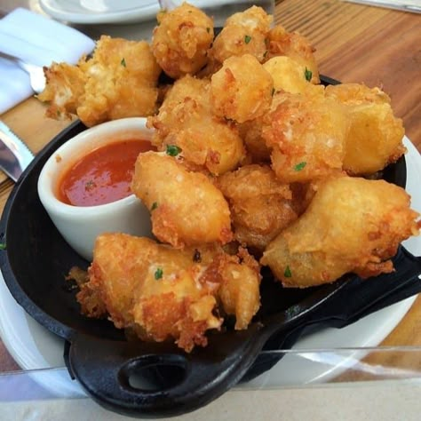 Easy Cheese Curds Recipe, Fried Cheese Curds Recipe, Deep Fried Cheese Curds, Cheese Curds Recipe, All Purpose Flour Recipes, Fried Cheese Curds, Fried Cheese, Baked Mushrooms, Food To Eat