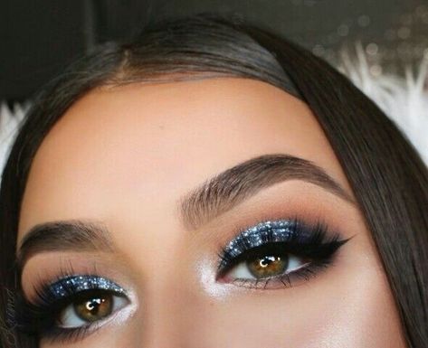 pinterest: @ nandeezy † Trucco Smokey Eye, Eye Makeup Glitter, Silver Makeup, Eyebrow Threading, Red Dress Makeup, Formal Makeup, Hooded Eye Makeup, Beauty Make-up, Brow Bar