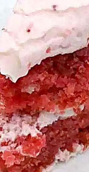 Strawberry Cake From Scratch, Berry Cake Recipe, Strawberry Sheet Cakes, Delicious Strawberry Cake, Strawberry Cake Easy, Peach Dessert, Strawberry Cream Cheese Frosting, Fresh Strawberry Recipes, Strawberry Cake Mix