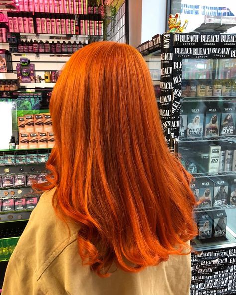 Flaming Orange by @lorenmiles #tangerinedream Straight Orange Hair, Orange Long Hair, Bright Orange Hair, Orange Grunge Hair, Long Orange Hair Aesthetic, Curly Orange Hair Aesthetic, Cheveux Oranges, Hair Color Orange, Ginger Hair Color