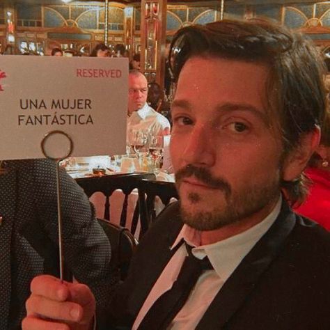 Diego Luna, Reaction Pic, Josh Hutcherson, Wife And Kids, I Have A Crush, Ryan Reynolds, Tony Stark, Serie Tv, Boyfriend Material