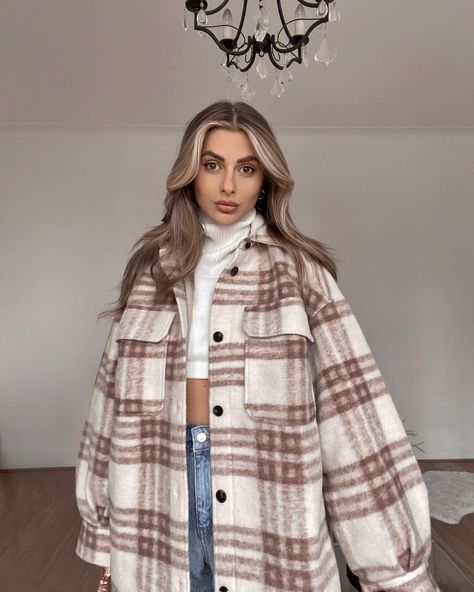 Lydia Rose (@fashioninflux) posted on Instagram: “This coat 💗💗 one of a few new pieces in this week’s vlog - link in bio! • #shacket #hmxme #autumnoutfit” • Nov 8, 2020 at 8:34pm UTC Flannel Jacket Women's, Lydia Rose, Plaid Trench Coat, Green Wool Coat, Flannel Coat, Fleece Plaid, Embellished Cardigan, Blazer Jackets For Women, Faux Suede Jacket