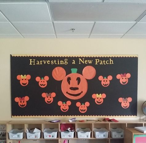 fall mickey bulletin Pumpkin Bulletin Board, Mickey Mouse Pins, Classroom Doors, Mickey Pumpkin, Teacher Boards, Diy School, Fall Preschool, Halloween Party Diy, Preschool Theme