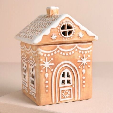 Icing Designs, Ginger House, House Ceramic, Icing Design, Wax Melt Burner, Personalized Housewarming Gifts, White Icing, Drink Gift, Christmas Scents