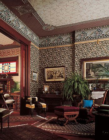 Aesthetic Movement interior - perhaps use panorama of antique wallpaper as a border for a tall room? Cabinets Handles, Victorian Rooms, Victorian Parlor, Victorian Home Interior, Victorian Interior, Victorian Interiors, Antique Wallpaper, Living Vintage, American Interior