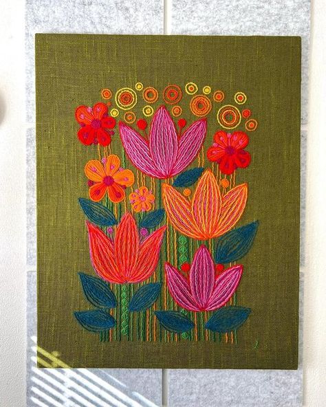 MidModTempo- MidMod & Vintage Decor Collections on Instagram: "S O L D 28” x 22” Original Mid-century Swedish Tulip Crewel Embroidery by Jeanne Janson. Sitched “J” and signed on the back from “September, 22nd 1974. From Sweden” This work is a custom embroidery, not found in any mass produced pattern kits. Photos ascribe to the meticulous and varying stitch work. This piece is truly one of a kind and won’t be found again. It embodies the best of all retro floral crewels. . . Each bid must increa Mid Century Embroidery, 60s Embroidery, 70s Embroidery, Inspiring Embroidery, Scandinavian Design Pattern, Vintage Crewel Embroidery, Scandinavian Embroidery, Vintage Crewel, Crewel Embroidery Patterns