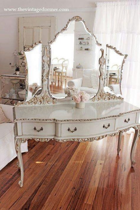 . Makeup Vanity In Closet, Commode Shabby Chic, Dressing Table With Mirror, Table With Mirror, Diy Vintage Decor, Shabby Chic Dresser, Dekorasi Kamar Tidur, Vintage Diy, Vintage Vanity