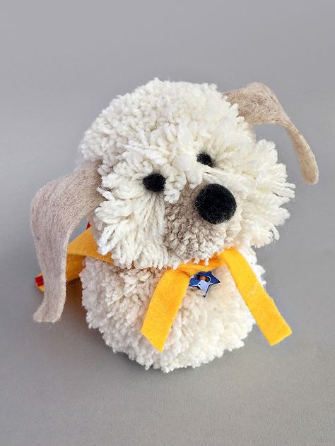 POM-pom puppy //DIY Shaggy Dog Is The Easiest Pet Ever Pom Pom Puppies, Pompon Diy, Puppy Crafts, Pom Pom Animals, Pom Dog, Easy Pets, Handmade Charlotte, Diy Pom Pom, Pom Pom Crafts