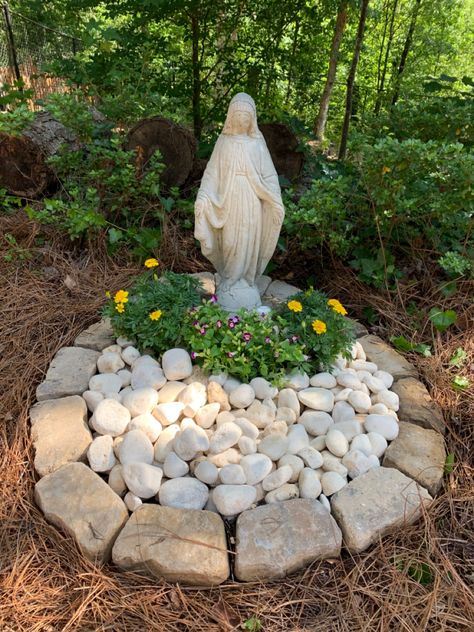 Grotto Decoration Ideas, Outdoor Shrines And Altars Ideas, Outdoor Virgin Mary Garden, Virgin Mary Garden Shrine, Small Grotto Design Ideas, Rosary Garden Ideas, Mary Garden Ideas, Virgin Mary Statue Garden Ideas, Prayer Garden Ideas Backyards