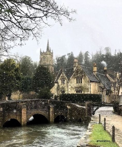 malemalefica: Castle Combe is a small town in wiltshire England with a population around 350... My blog posts Europe Countryside, Elsa Aesthetic, Beaux Arts Architecture, English Town, Wiltshire England, Castle Combe, Small Town Romance, English Village, Village Life