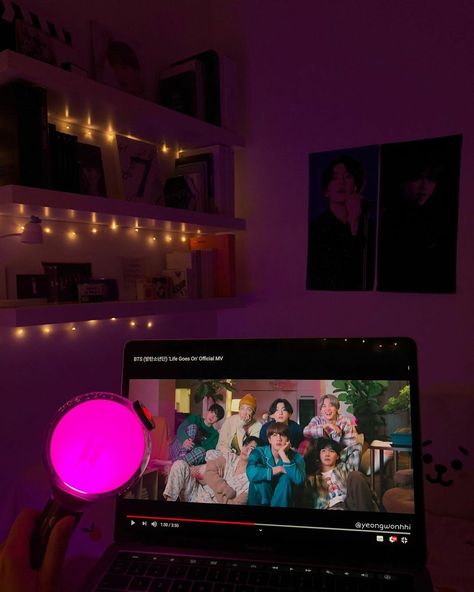 Kpop Fan Girl Aesthetic, Kpop Fans Aesthetic, Bts Army Girl Aesthetic, Kpop Fangirl Aesthetic, Kpop Fan Aesthetic, Bts Army Aesthetic, Bts Core, Senior Year Of High School, Bts Polaroid