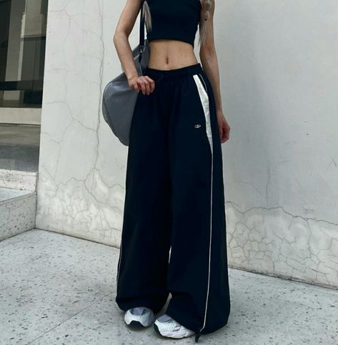 Outfit, crop tee, crop top, y2k, kpop, korea style, cool, parachute pants Trousers Women Casual, 24 Birthday, Hip Hop Trends, Baggy Sweatpants, Plus Size Cargo Pants, Korean Streetwear, Baggy Trousers, Sports Trousers, Pants Loose