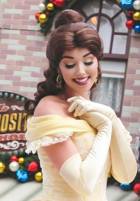 Belle Costume Makeup, Party Princess Makeup, Disney Princess Disneyland, Bell Makeup Disney, Bell Hairstyle Disney, Disney Princess Poses, Belle Makeup Disney, Princess Belle Makeup, Belle Photoshoot