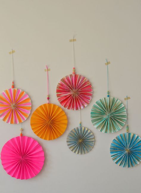 make paper pinwheels and paint them with watercolors Paper Pinwheels Decoration, Watercolor Pinwheels, Family Art Ideas, Nature Art Crafts, Pinwheel Art, Art Crafts For Kids, Loss Of A Baby, Paper Pinwheels, Pinwheels Party