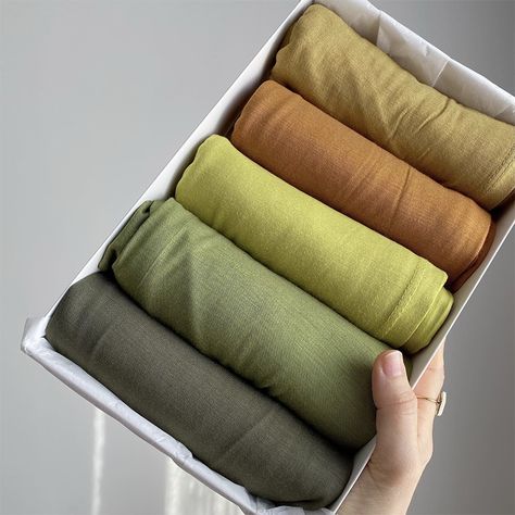 Premium Jersey Hijab Scarf Long Muslim Shawl Plain Soft Turban Tie Head Wraps For Women Hijab Foulard Femme Gift Box Packing https://m.alibaba.com/product/1600570024389/Premium-Jersey-Hijab-Scarf-Long-Muslim.html?__sceneInfo={"cacheTime":"1800000","type":"appDetailShare"} Fancy Clutch Purse, Unique Hijab, Jersey Hijab Scarfs, Cotton Hijab, Fancy Clutch, Jersey Scarf, Plain Scarves, Latest African Men Fashion, Head Wraps For Women