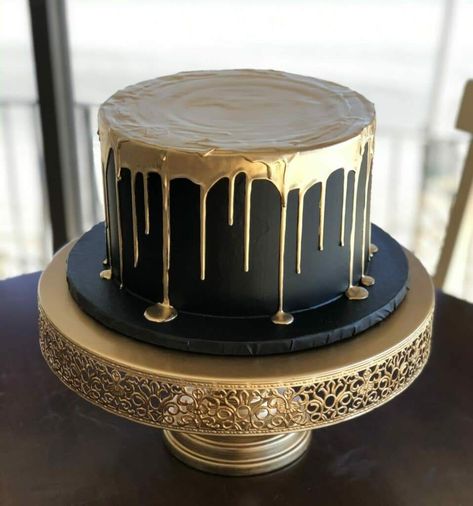 Cake Ideas Black And Gold, Heart Cake Black, Cake Black And Gold, Black And Gold Birthday Cake, Cake For Him, Golden Birthday Cakes, Black And Gold Cake, Yogurt Covered Pretzels, Red Birthday Cakes