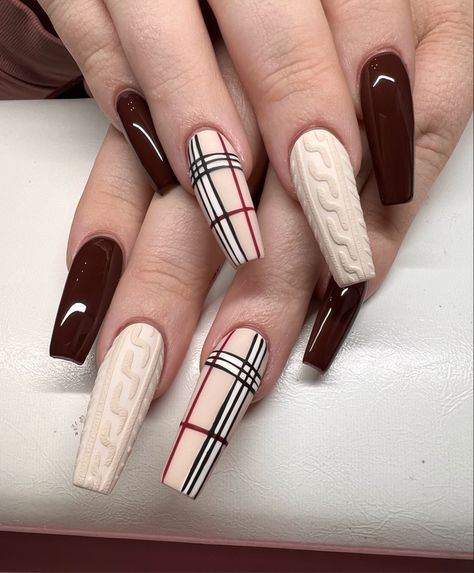 Burberry Sweater Nails, Burberry Plaid Nails, Plaid And Sweater Nails, Burgundy And Brown Nails, Plaid Nails Acrylic Fall, Cranberry Color Nails, Sweater Fall Nails, Pink Thanksgiving Nails, Cute Nails Brown