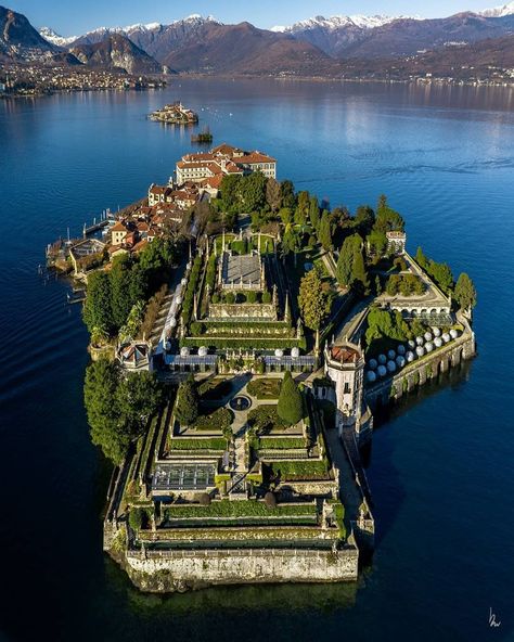 Lake Maggiore, Filmy Vintage, Beautiful Castles, Northern Italy, Beautiful Lakes, Best Cities, Beautiful Islands, Italy Travel, Beautiful World