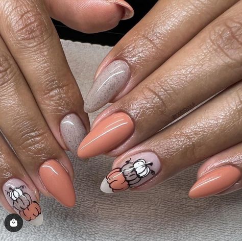 Halloween Autumn Nails, October Nail Art Designs, November Matte Nails, Apple Picking Nails, October Almond Nails Ideas, Fall Nail Art Square, Raccoon Nail Art, End Of Summer Nail Ideas, Coffe Nail Ideas