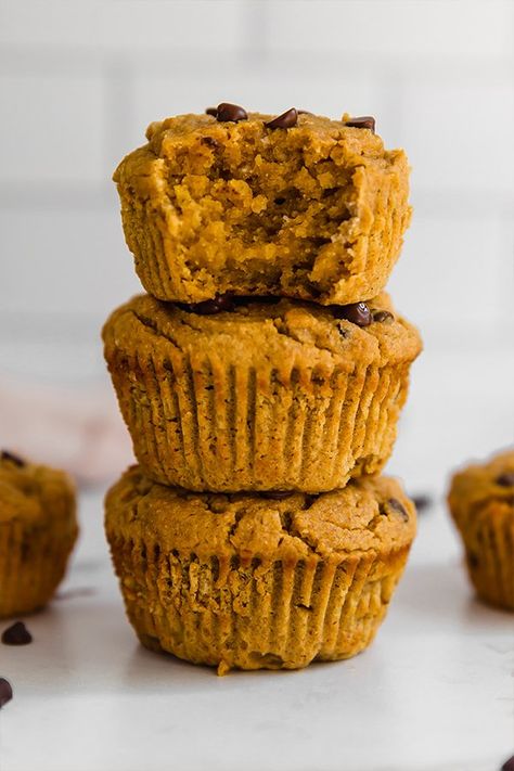 These paleo pumpkin muffins are an easy and delicious treat for fall! They're grain-free, egg-free, dairy-free and AIP-friendly. Pumpkin Blender Muffins, Healthy Pumpkin Muffins, Paleo Pumpkin Muffins, Gluten Free Pumpkin Muffins, Blender Muffins, Autoimmune Paleo Recipes, Aip Desserts, Pumpkin Chocolate Chip Muffins, Dairy Free Chocolate Chips